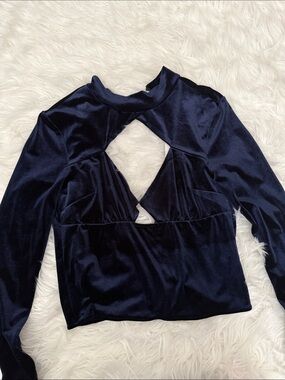 Cami NYC Long-Sleeve Navy Velvet Crop Top with Twist Back